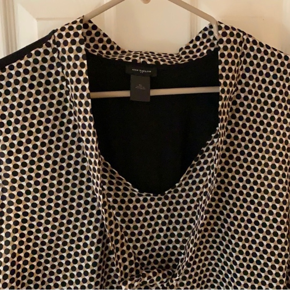 Ann Taylor tie front black and beige cap sleeve blouse. XL.